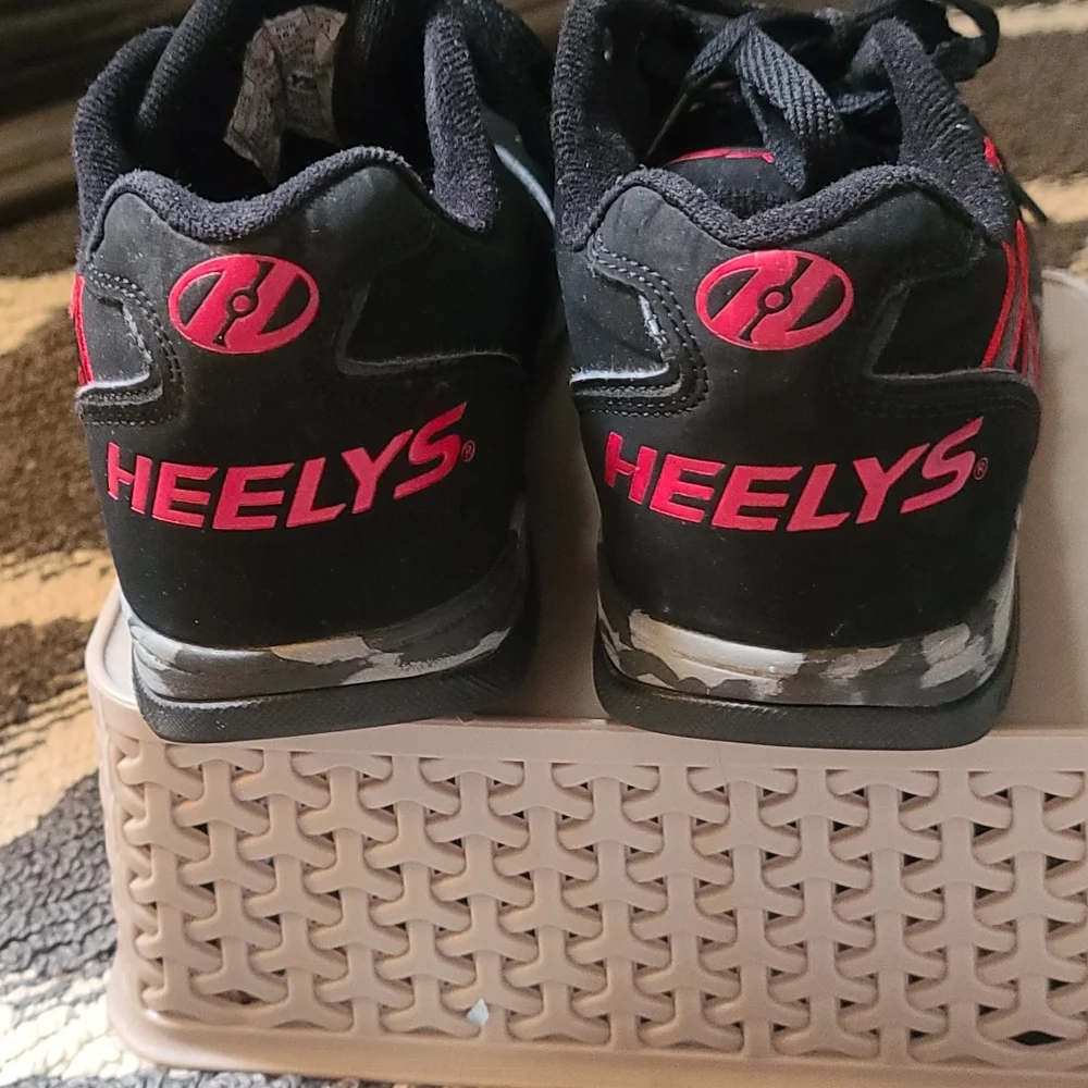 Heelys Size Youth 5 - Picture 3 of 4